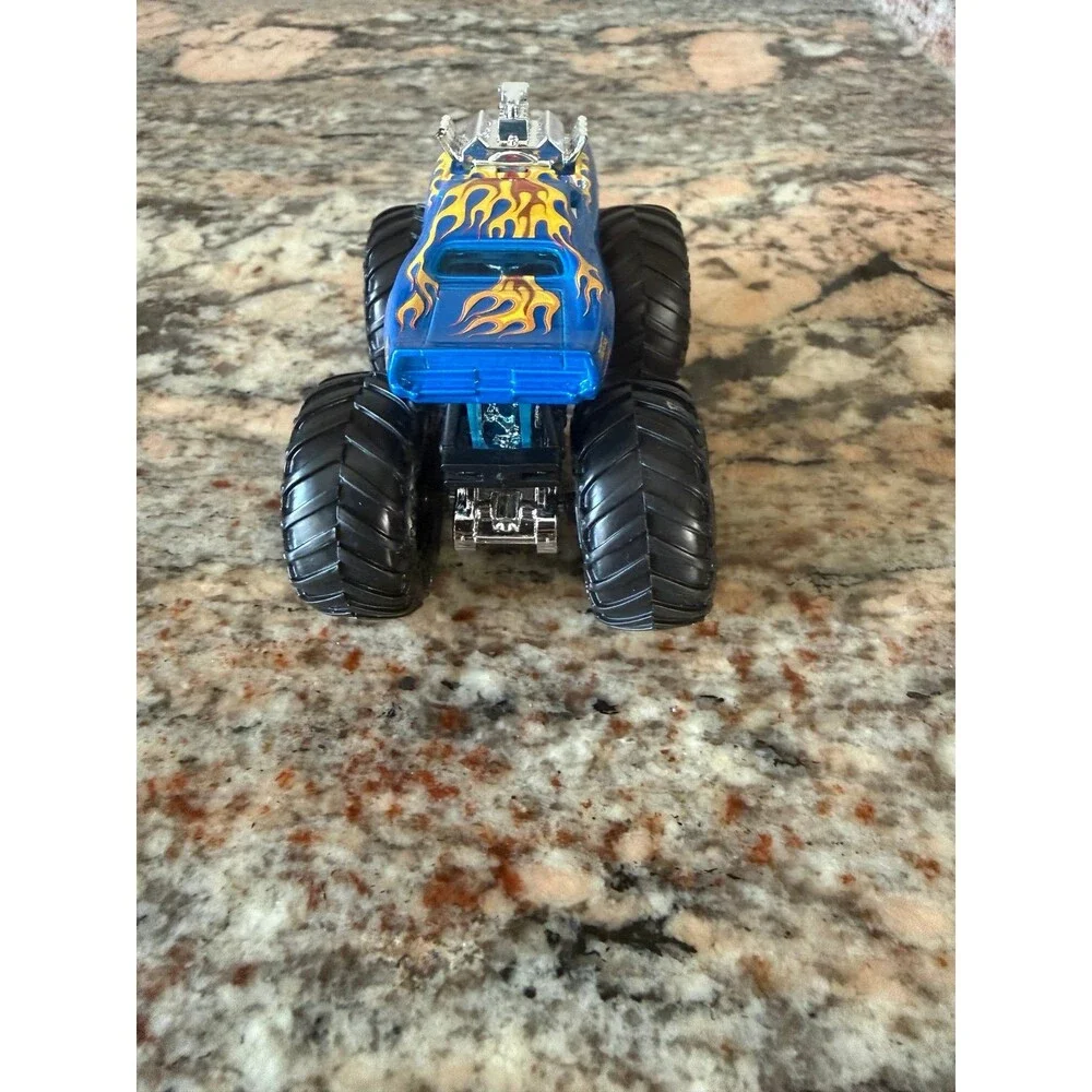 Hot Wheels Monster Jam Trucks Rodger Dodge - Blue w/ Red Rims  1:64 Scale